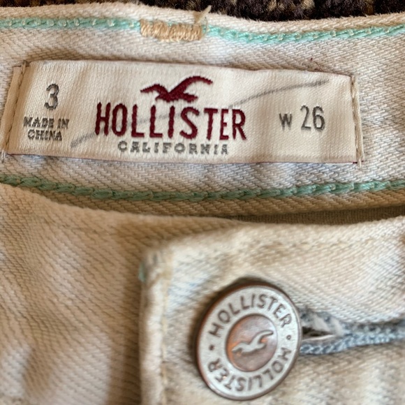 Ligh wash hollister short shorts - Picture 3 of 3